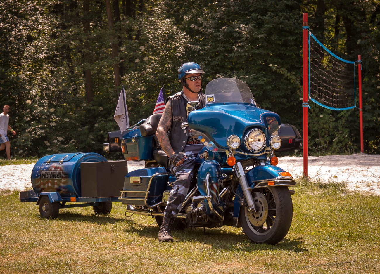 Velice povedený pokus rozšířit zavazadlový prostor Harley-Davidsonu Electra Glide téměř na úroveň kufru klasického amerického auta